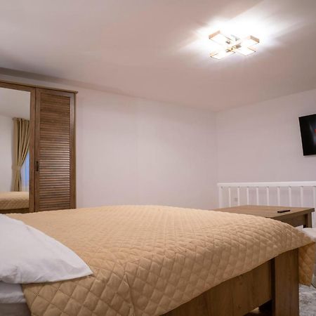 Coban Residence - A4 - Rustic Apartment Brasov Bagian luar foto